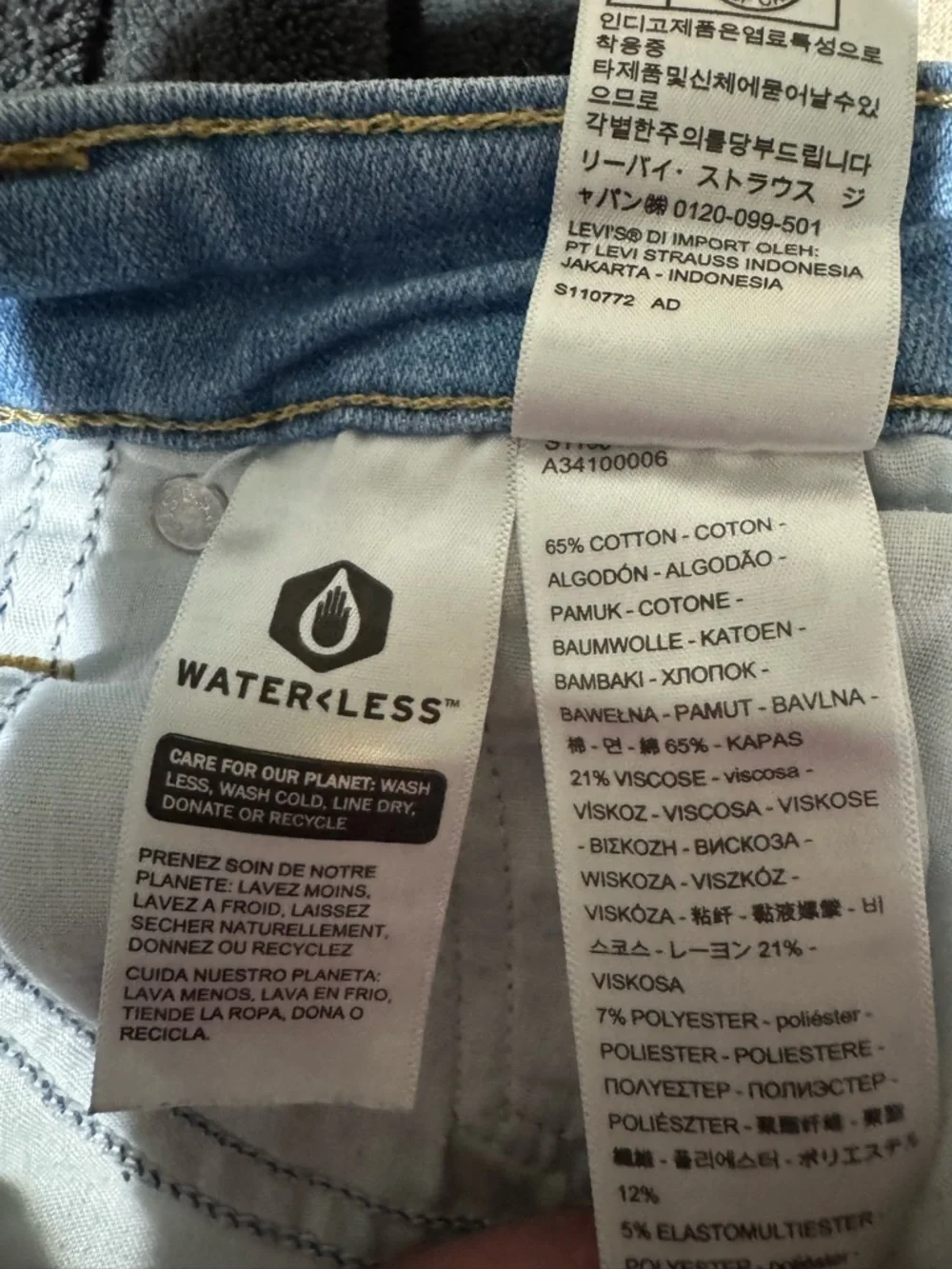 Levi’s 726 High rise Flare light wash blue jeans W31 L 32 distressed destroyed